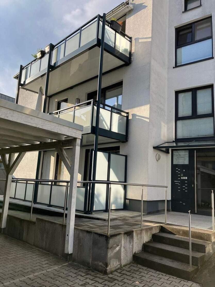 WG´s aufgepasst: Innenstadtlage - ca. 115 qm - sehr gute Ausstattung - 2 Carportplätze, Südterrasse u. Gartenfläche 4 zimmer
