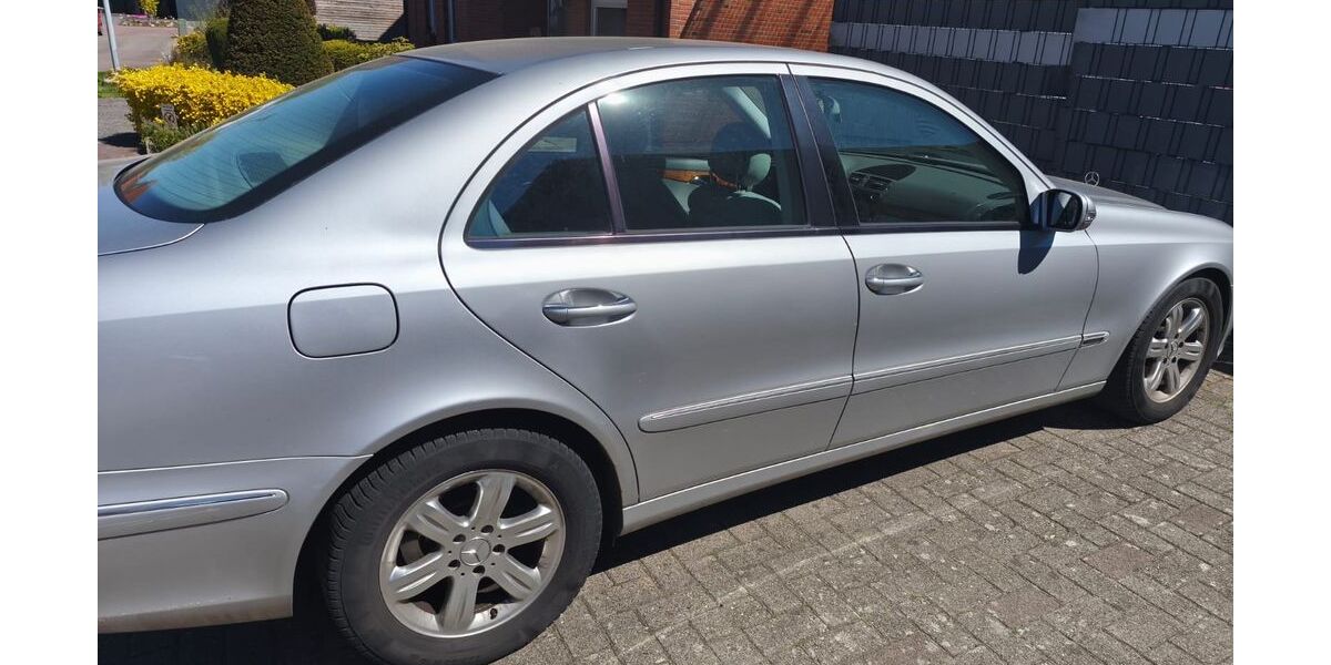 Mercedes-Benz 220 350.000 km 1.250 &euro; Vrees 49757