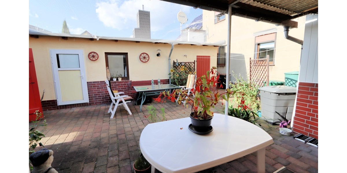 Zweifamilienhaus mit 2 getrennten Wohneinheiten - Garten - Nebengelass 7 zimmer