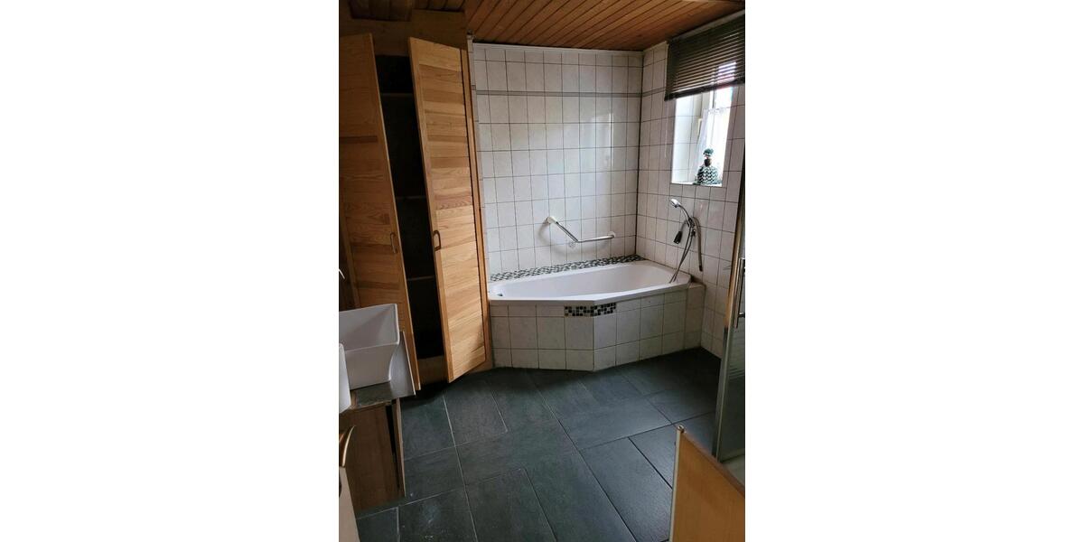 Einfamilienhaus Baunatal - 8 Zimmer, 243 m&sup2;, 225.000&euro; | Angebot:25305013