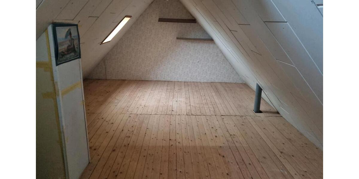 Dachgeschoßwohnung Neumünster Böcklersiedlung - 2 Zimmer, 75 m&sup2;, 725&euro; | Angebot:25378505