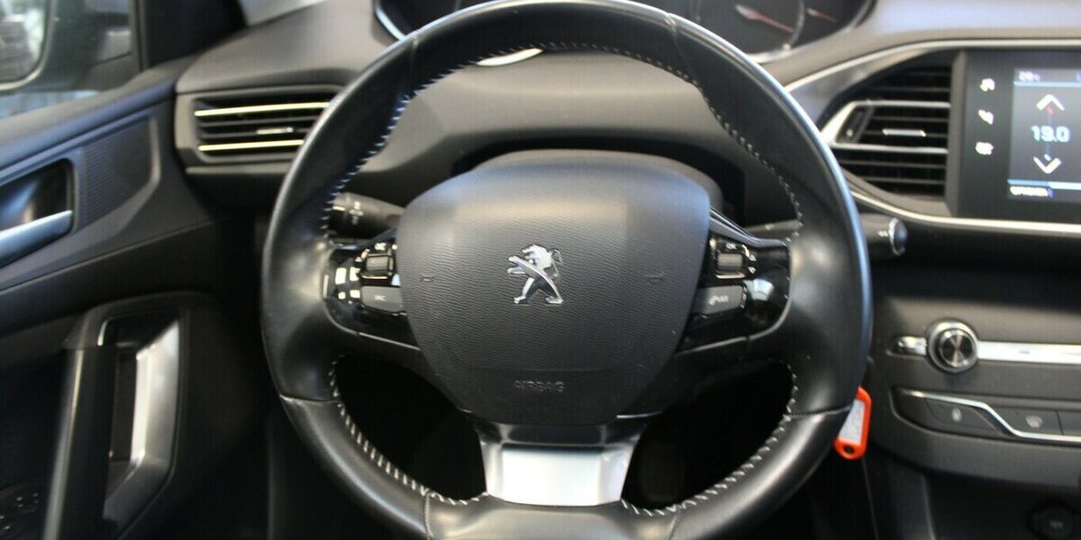 Peugeot 308 PureTech 130 GPF Style 81.569 km 11.980 € Euskirchen 53881