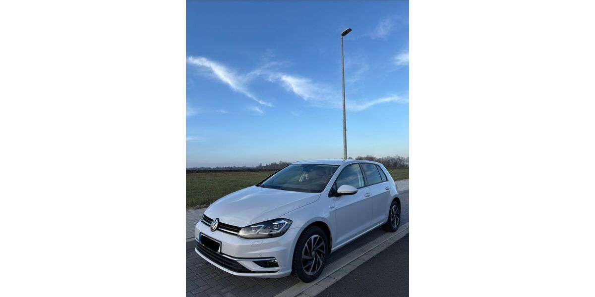VW Golf 89.868 km 15.599 &euro; Wegberg 41844