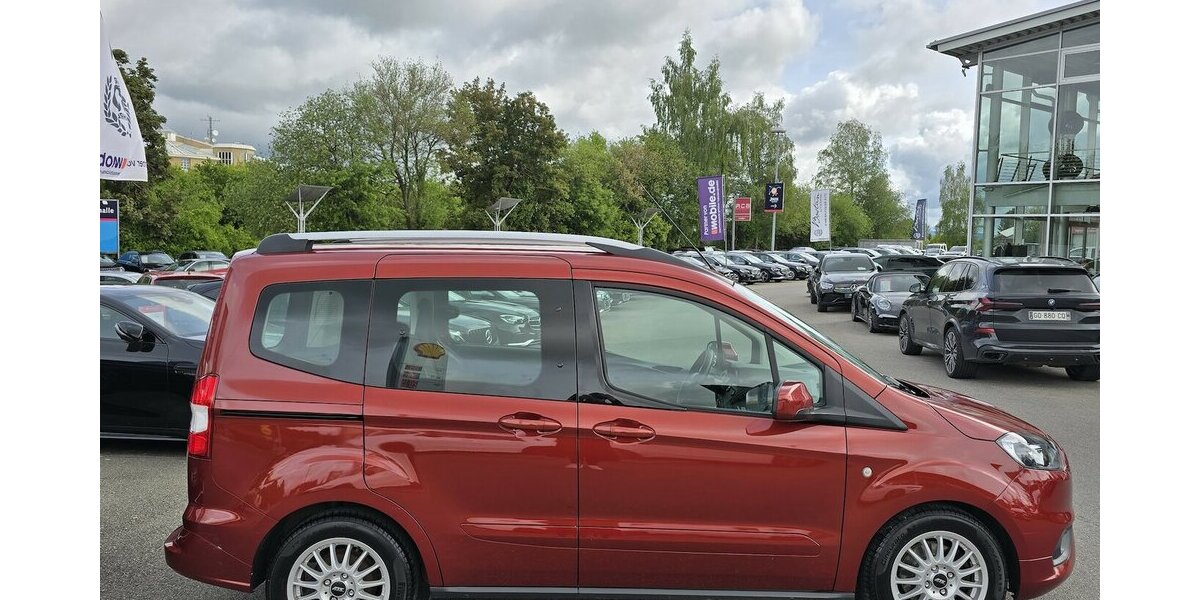Ford Tourneo Courier 1.5 TDCI/NAVI/KAMERA/1.HAND 90.365 km 11.900 &euro; Villingen-Schwenningen 78054