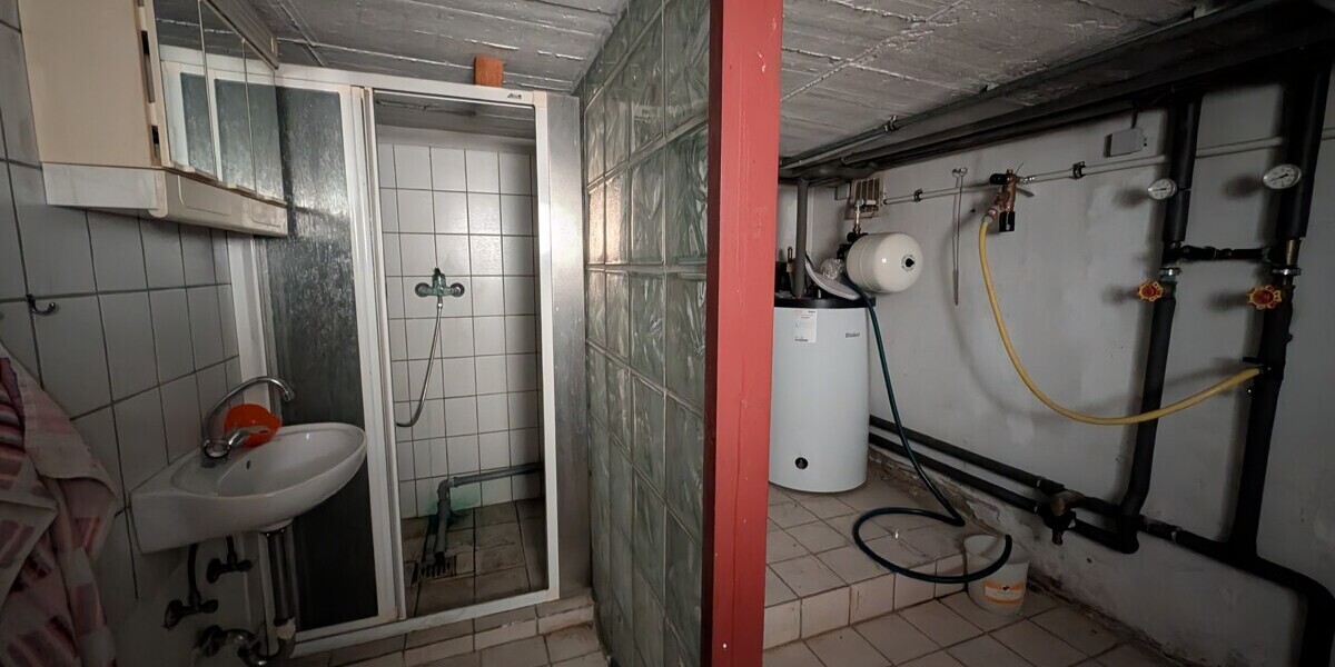 Großes Grundstück in Hüllhorst: Einfamilienhaus mit Potenzial zur Neugestaltung - Grundstück Hüllhorst | Angebot:26905367