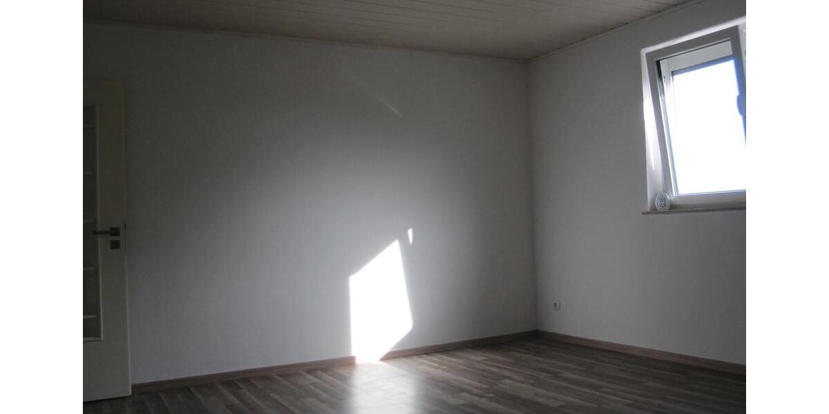 Dachgeschoßwohnung Schwarzenfeld - 3 Zimmer, 85 m&sup2;, 780&euro; | Angebot:26327194