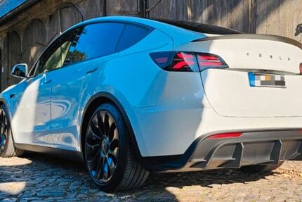 Tesla Model Y 32.000 km 37.999 &euro; München 81243