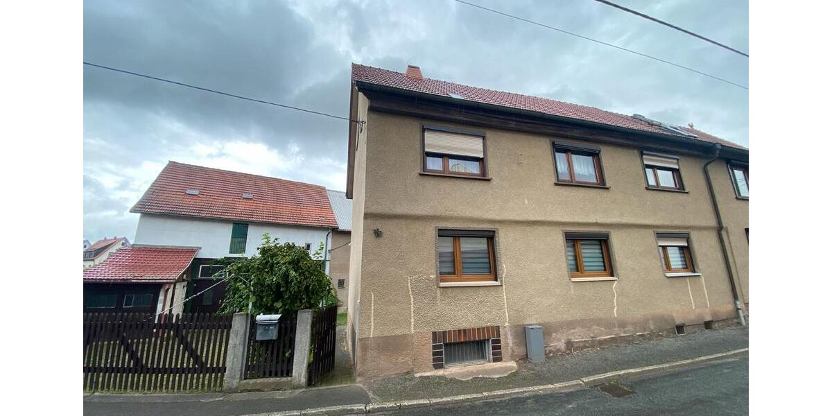 Doppelhaushälfte mit Scheune und mehreren Garagen 7 zimmer