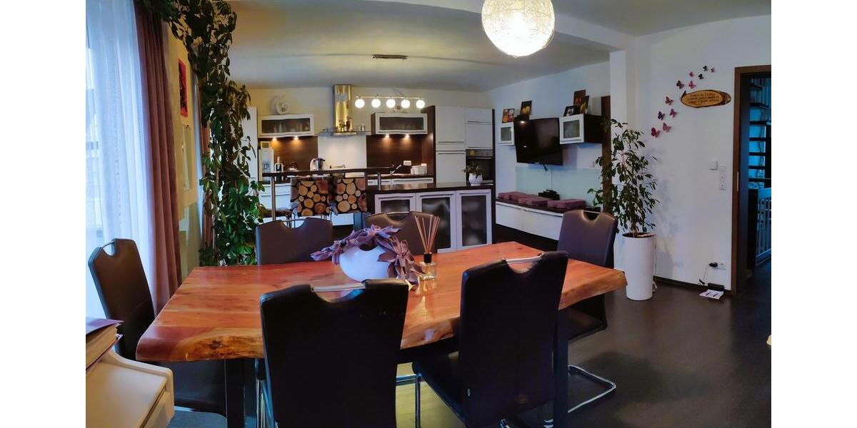 Modernes Wohnen mit Stil & Komfort: Stadtvilla mit Sauna & Garten 7.5 zimmer