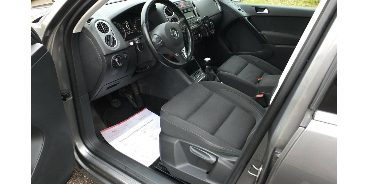 VW Tiguan TEAM orig.ATM ca 52 tkm XENON AHK PARKPILOT 112.432 km 10.398 &euro; Köln 50858