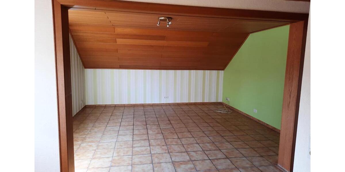 Dachgeschoßwohnung Erwitte - 3 Zimmer, 94 m&sup2;, 600&euro; | Angebot:27605602