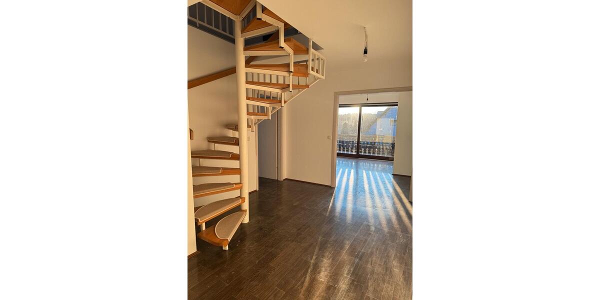 Großzügige 5-Zimmer Wohnung in Waldrandlage mit Süd-Balkon 5 zimmer