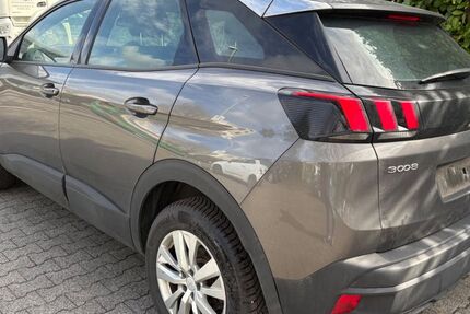 Peugeot 3008 180.416 km 13.328 &euro; Frankfurt am Main 60389