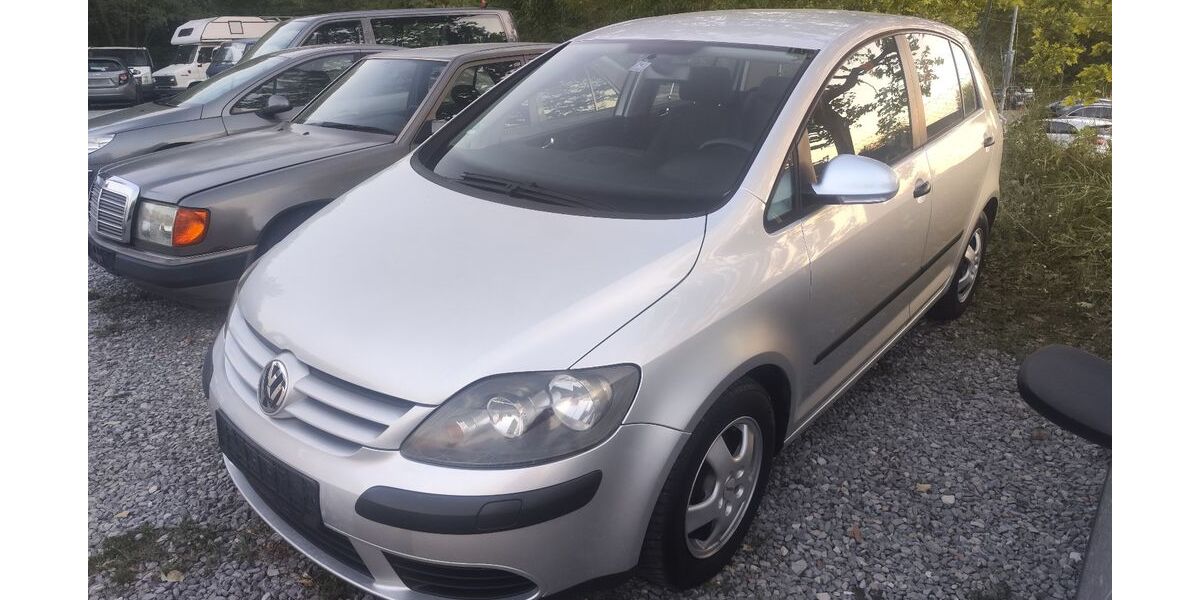 VW Golf 146.000 km 2.590 &euro; weinstadt 71384