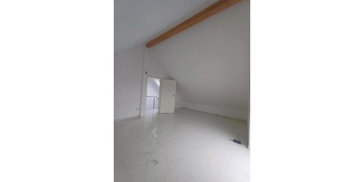 Etagenwohnung Nauheim - 6 Zimmer, 150 m&sup2;, 2.000&euro; | Angebot:24756690