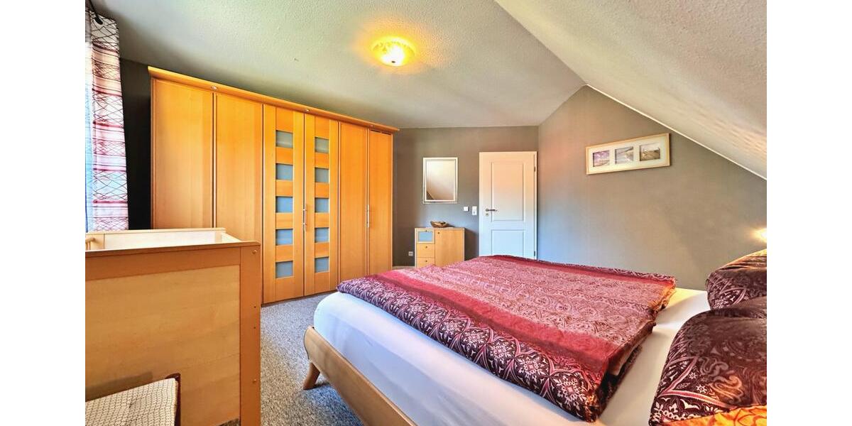 Dachgeschoßwohnung Apen - 4 Zimmer, 78 m&sup2;, 1.200&euro; | Angebot:26392493