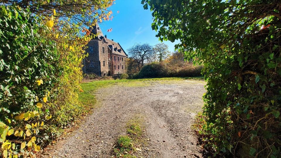 Einfamilienhaus Arnsberg Holzen - 10 Zimmer, 280 m&sup2;, 2.250&euro; | Angebot:26147327