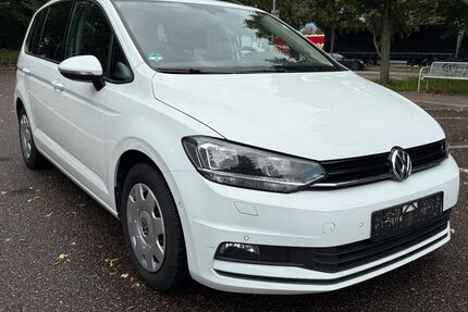 VW Touran 219.278 km 10.690 &euro; Hamburg 20539