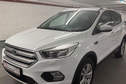 Ford Kuga 110.200 km 8.999 &euro; München 81825
