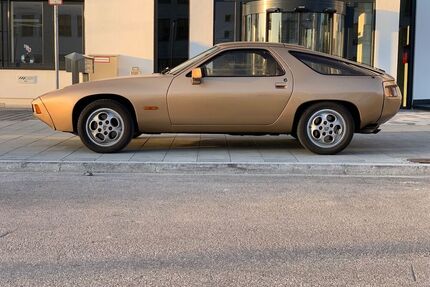 Porsche 928