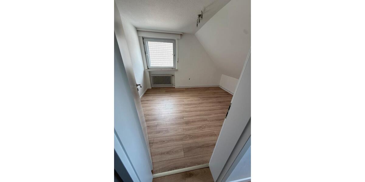 Dachgeschoßwohnung Arnsberg Oeventrop - 4 Zimmer, 90 m&sup2;, 940&euro; | Angebot:26414773