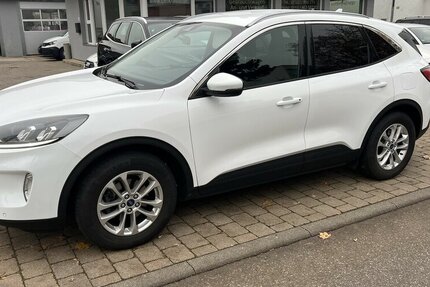 Ford Kuga TCDI Titanium 1 Hand navi 160.000 km 15.490 &euro; Neckarsulm 74172