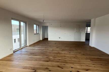 Wohnung zum Mieten in Speichersdorf 1.285,16 € 135.28 m² 4 zimmer