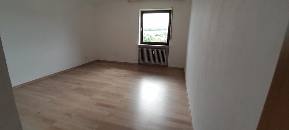 4-Zimmer-DG-Wohnung in Viechtach demnächst zu vermieten! 4 zimmer