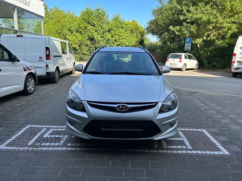 i30