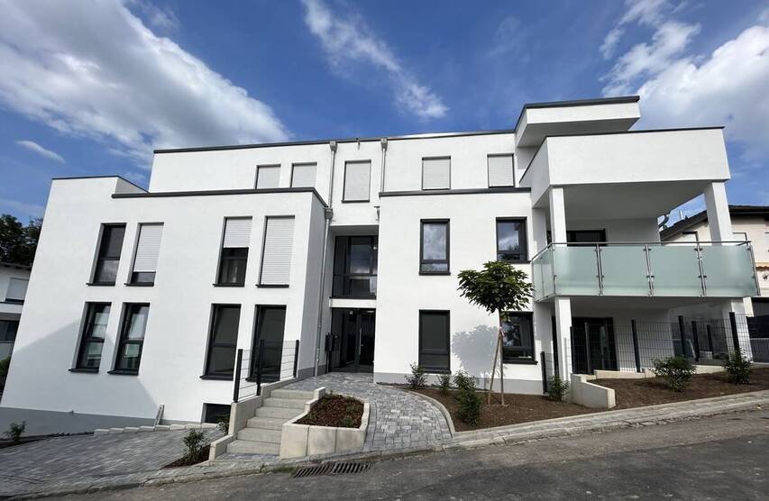 Großzügige 4 Zimmer Wohnung mit Balkon in Bad Camberg-Erbach 4 zimmer