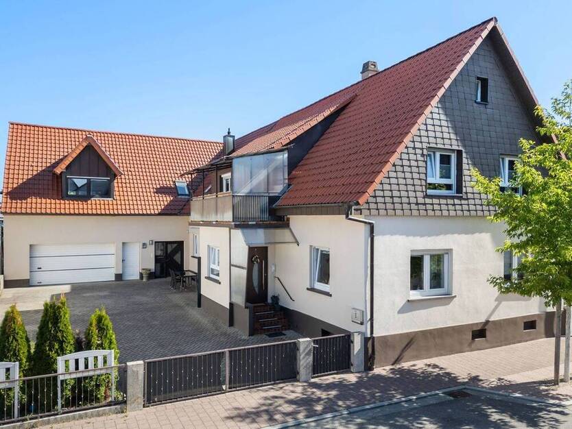 Vielseitiges 2-Familienhaus mit großem Hof, Garten und separater Einheit im Hinterhaus