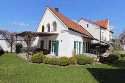 Haus zum Mieten in Kissing 3.700 € 308 m²