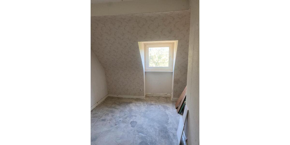 Dachgeschoßwohnung Aachen Aachen-Mitte - 6 Zimmer, 140 m&sup2;, 140.000&euro; | Angebot:26396635