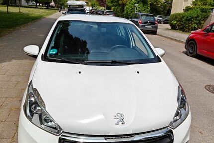 Peugeot 208 121.338 km 5.100 &euro; München 81477
