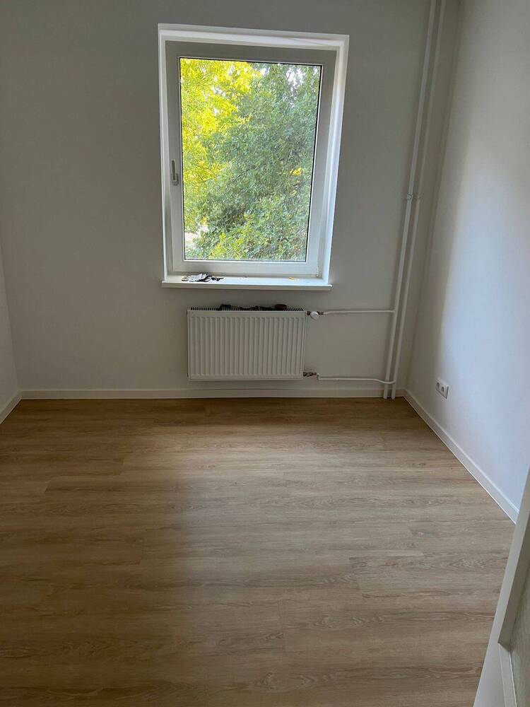NEU Saniert, HH-Farmsen, 2,5 Zimmer Wohnung im 1.OG mit Balkon !Bitte beachten Sie unsere Fragen!