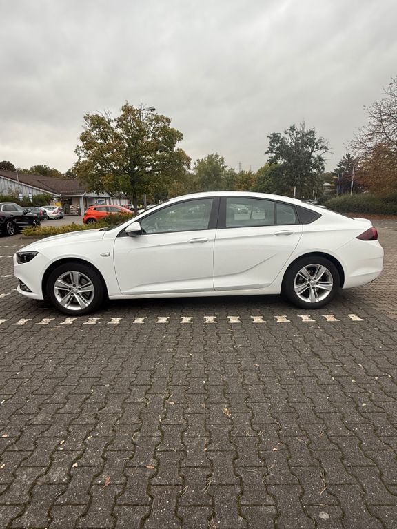 Opel Insignia 174.000 km 11.900 € Offenbach am Main 63069