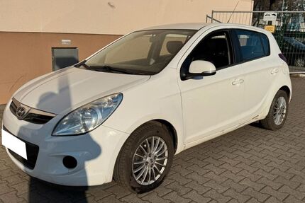 Hyundai i20 200.000 km 1.699 &euro; Berlin 12045