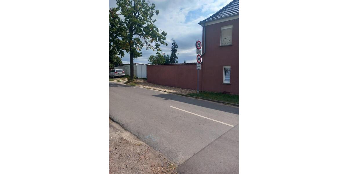 Einfamilienhaus Gommern Ladeburg - 9 Zimmer, 266 m&sup2;, 250.000&euro; | Angebot:27443925