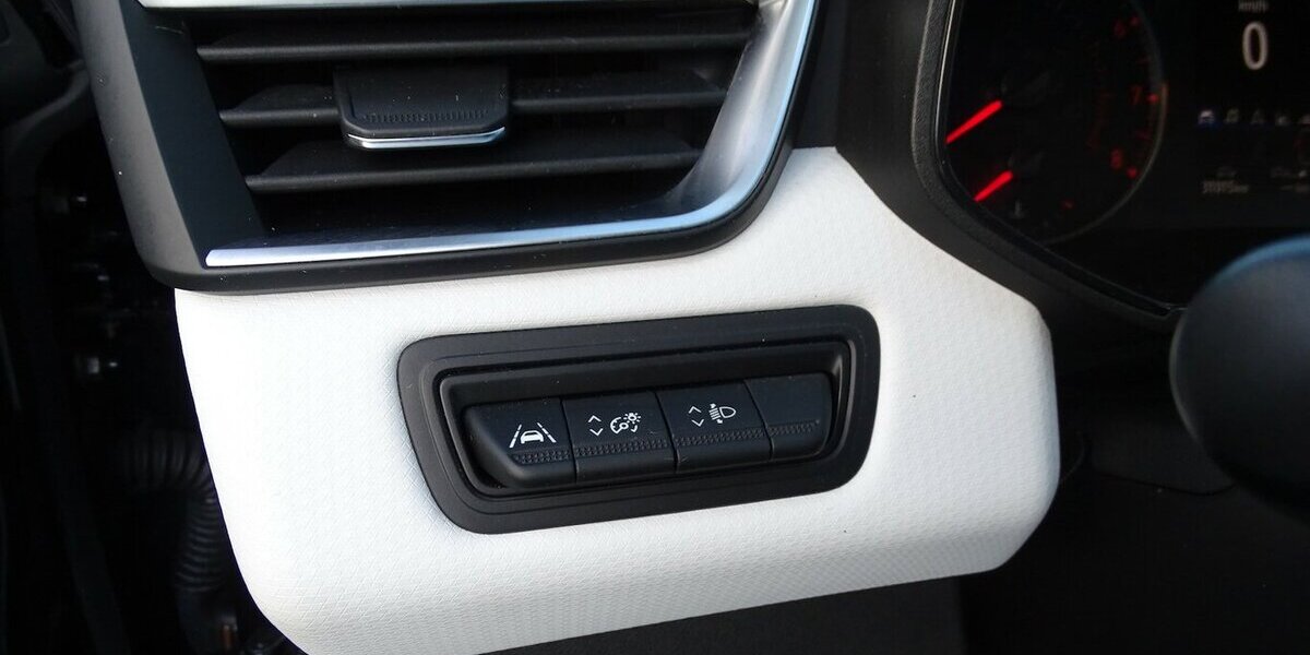 Renault Clio 1,0l Evolution Navi Rückfahrkamera, Einparkhi 31.015 km 12.990 € Rodgau 63110