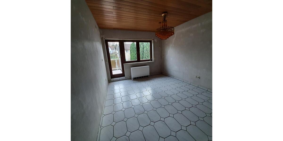 Etagenwohnung Bruchsal - 2 Zimmer, 83 m&sup2;, 930&euro; | Angebot:24982578