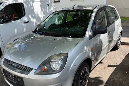 Ford Fiesta 110.000 km 2.500 &euro; Göttingen 37081