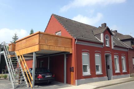 DG Wohnung mit Balkon und Carport