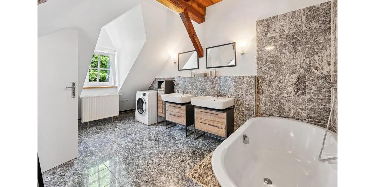 Einfamilienhaus Bayreuth City - 9 Zimmer, 301 m&sup2;, 1.145.000&euro; | Angebot:26019275