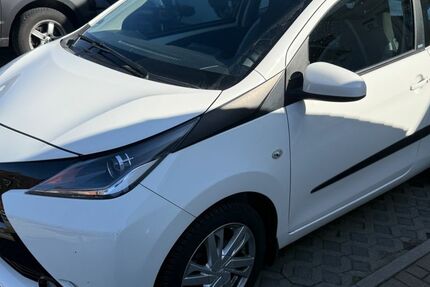 Toyota Aygo (X) 25.000 km 8.900 &euro; Hamburg 22175