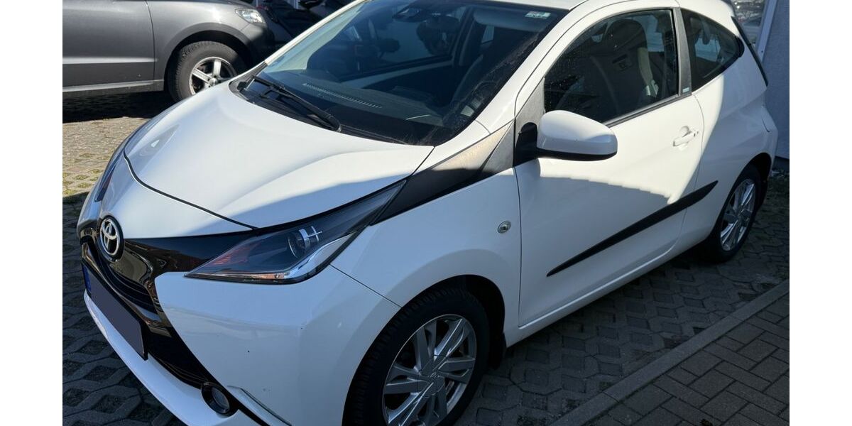 Toyota Aygo (X) 25.000 km 8.900 &euro; Hamburg 22175