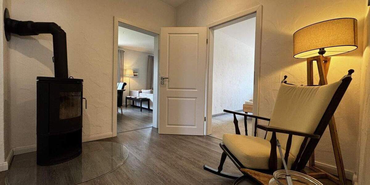 In Toplage - Saniertes großes Zweifamilienhaus mit parkähnlichem Garten und Platz für Ihre Autos... 8 zimmer