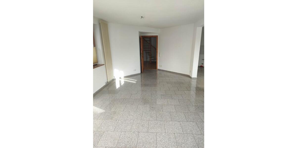 Etagenwohnung Hennef (Sieg) - 4 Zimmer, 120 m&sup2;, 1.400&euro; | Angebot:24983710