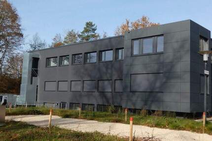 Vielfältig nutzbares BürogebäudePraxisgebäude zimmer