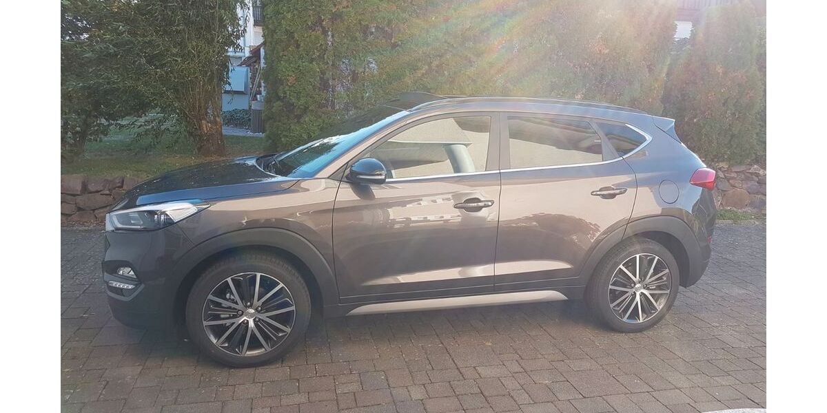 Hyundai TUCSON 78.000 km 18.900 &euro; Selters 65618