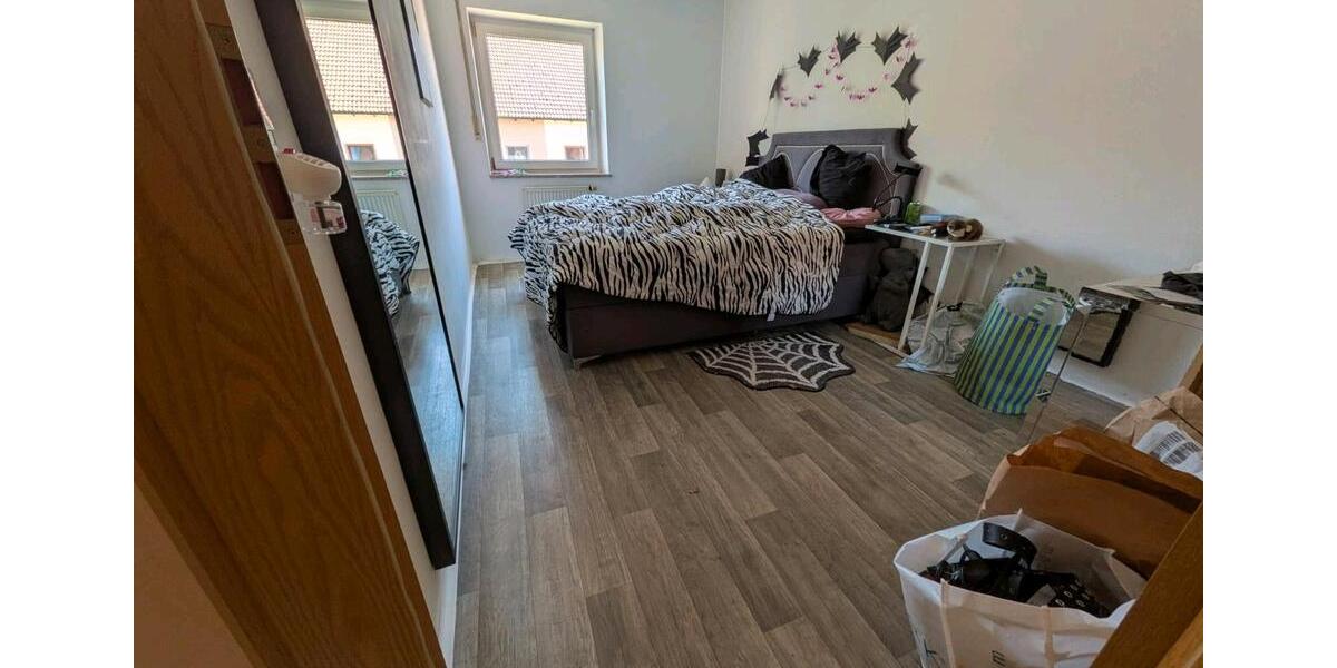 Etagenwohnung Schwarzenfeld - 4 Zimmer, 90 m&sup2;, 850&euro; | Angebot:26395836